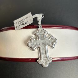 925 Silver Cross Pendant With 6wt Moissanite Diamonds 