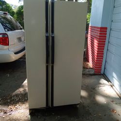 Kenmore Refrigerator For Sale Ice Cold $100 Dollars