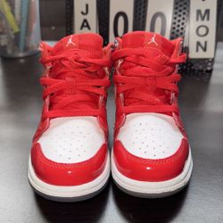 Jordan 1 Mid 
