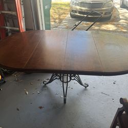 Dining Room Table, Chairs & Hutch