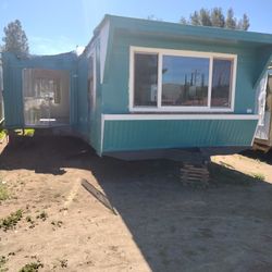 12/60 Single Wide Mobile Home With Slide Out 