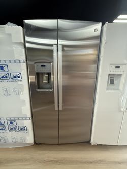 Two door GE stainless steel CD ice and water refrigerator