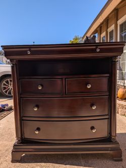Solid Wood 5 Drawer Dresser