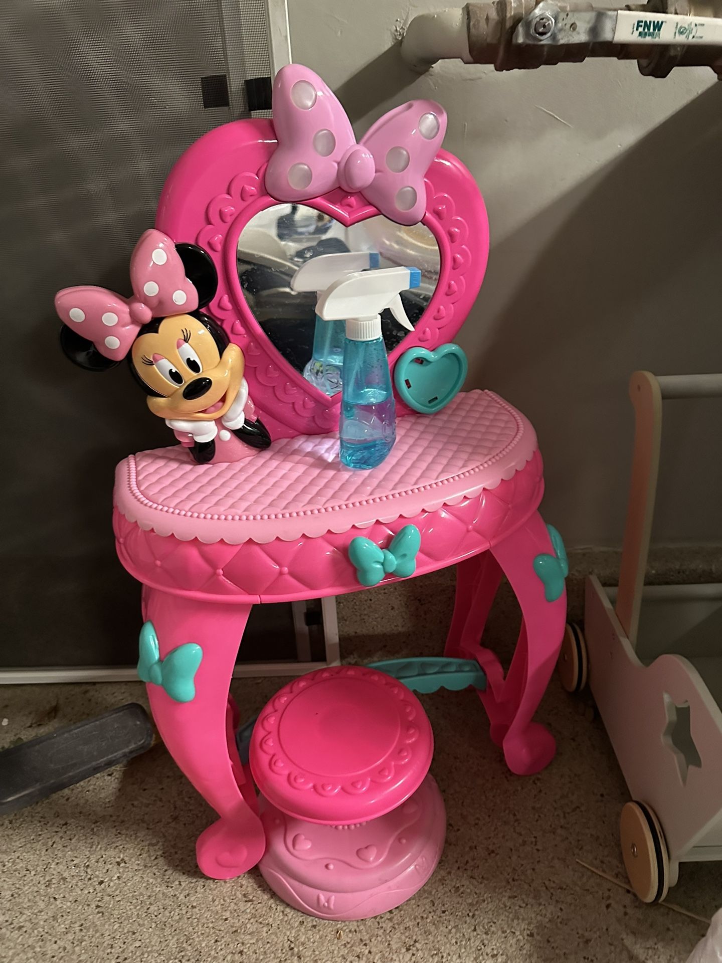 Minnie Makeup Table Set With Mirror And Seat