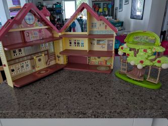 Bluey Ultimate Lights and Sounds Playhouse and Treehouse Backyard Sets