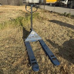 Blue pallet jack  5000 lb