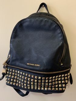 Michael Kors black small backpack 🎒 . Used but in great shape‼️