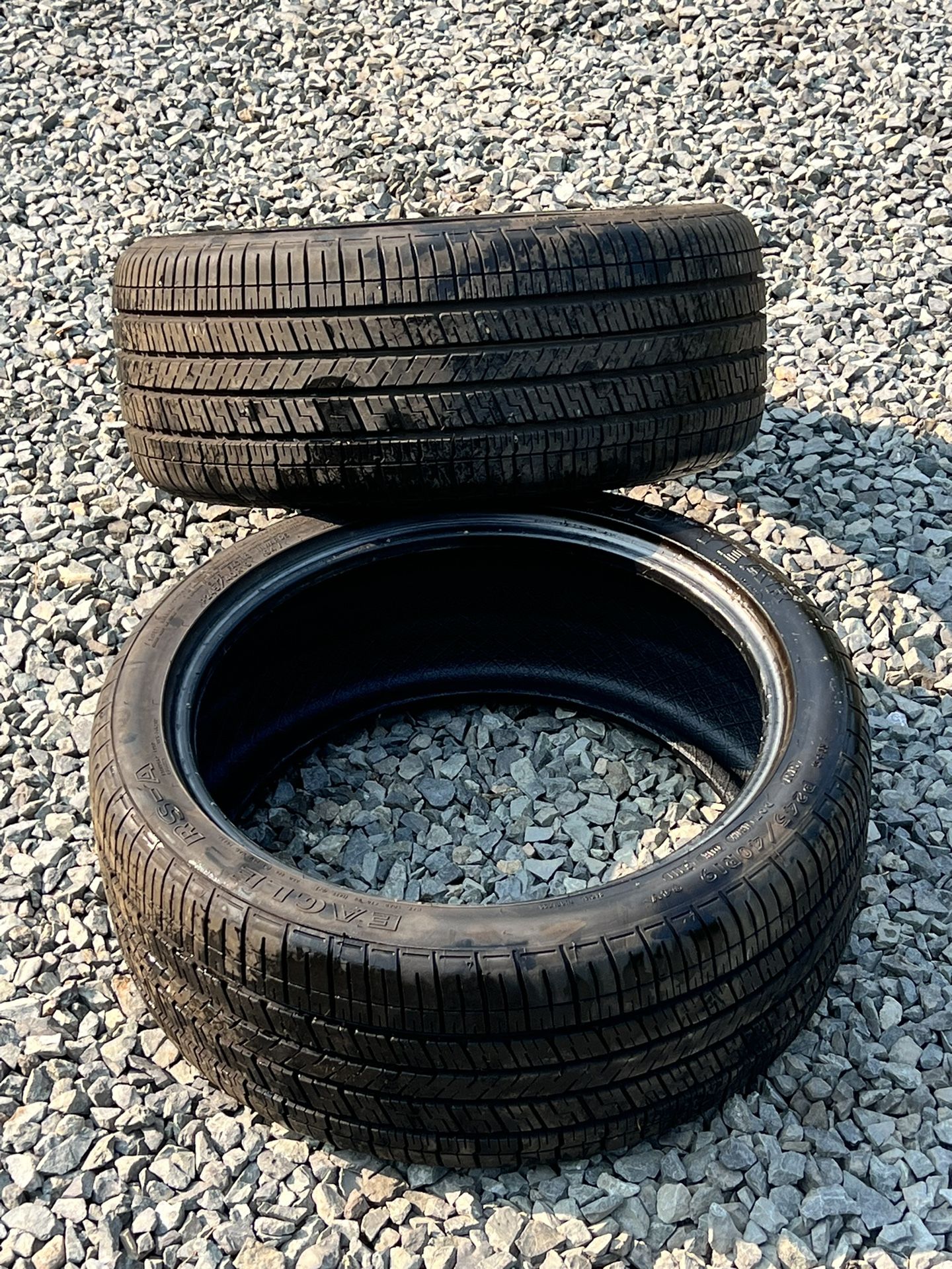 245 40 19 Good Year Like New Pair