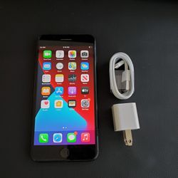 iPhone 7 Plus 128gb - UNLOCKED - Like New 