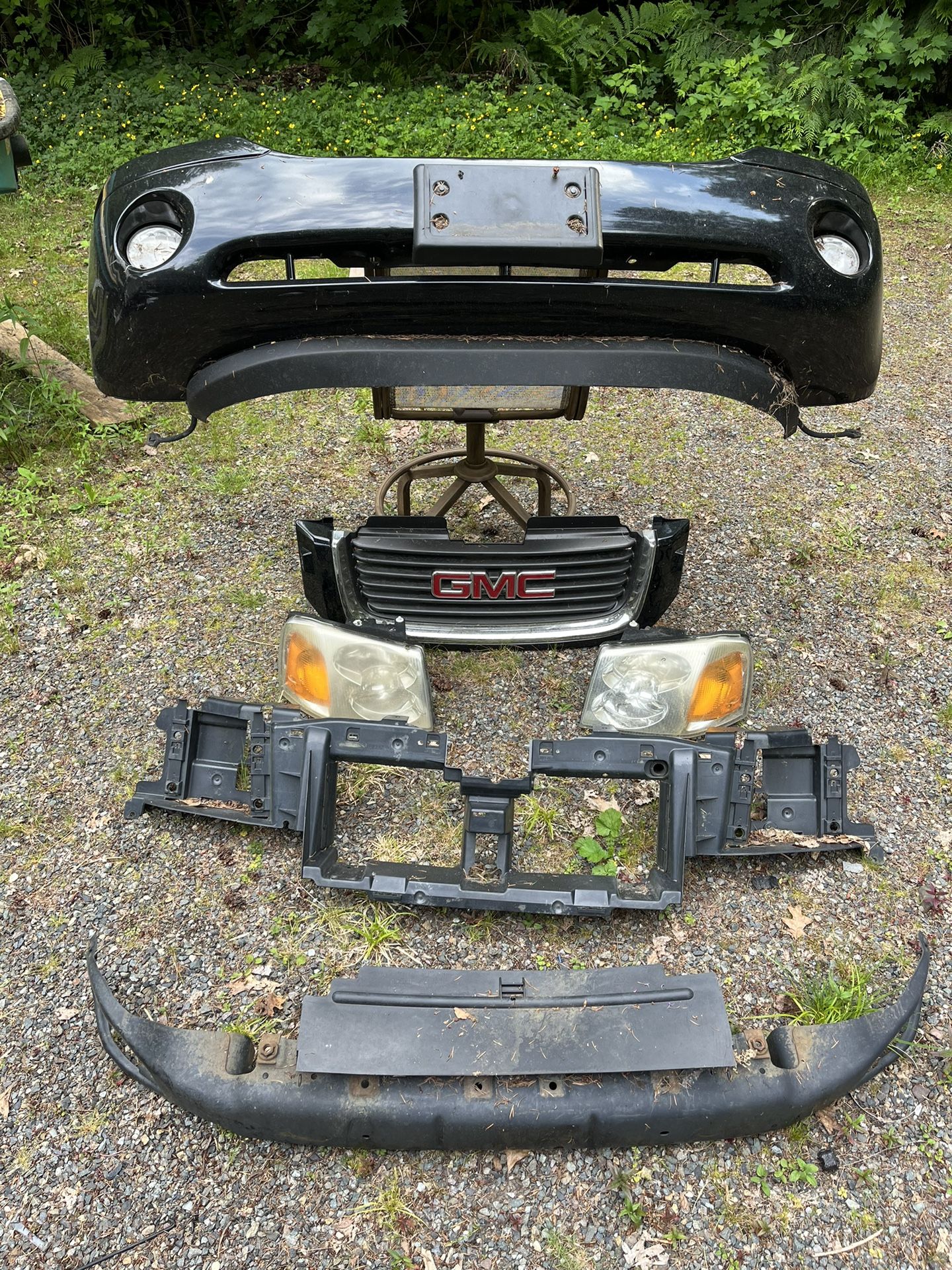 Gmc Envoy Front End Bumper Grill Headlights Support