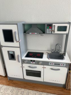 Play kitchen - lights & sounds!!