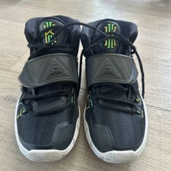 Nike basketball Shoes Kyrie Men size 7.5 