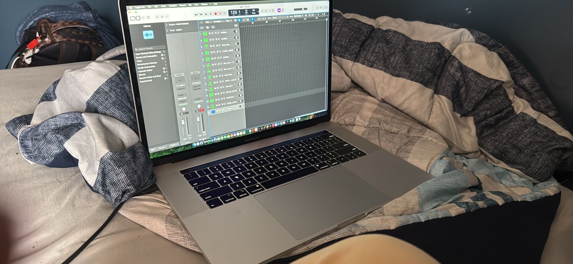 MUSIC PRODUCTION MACBOOK PRO