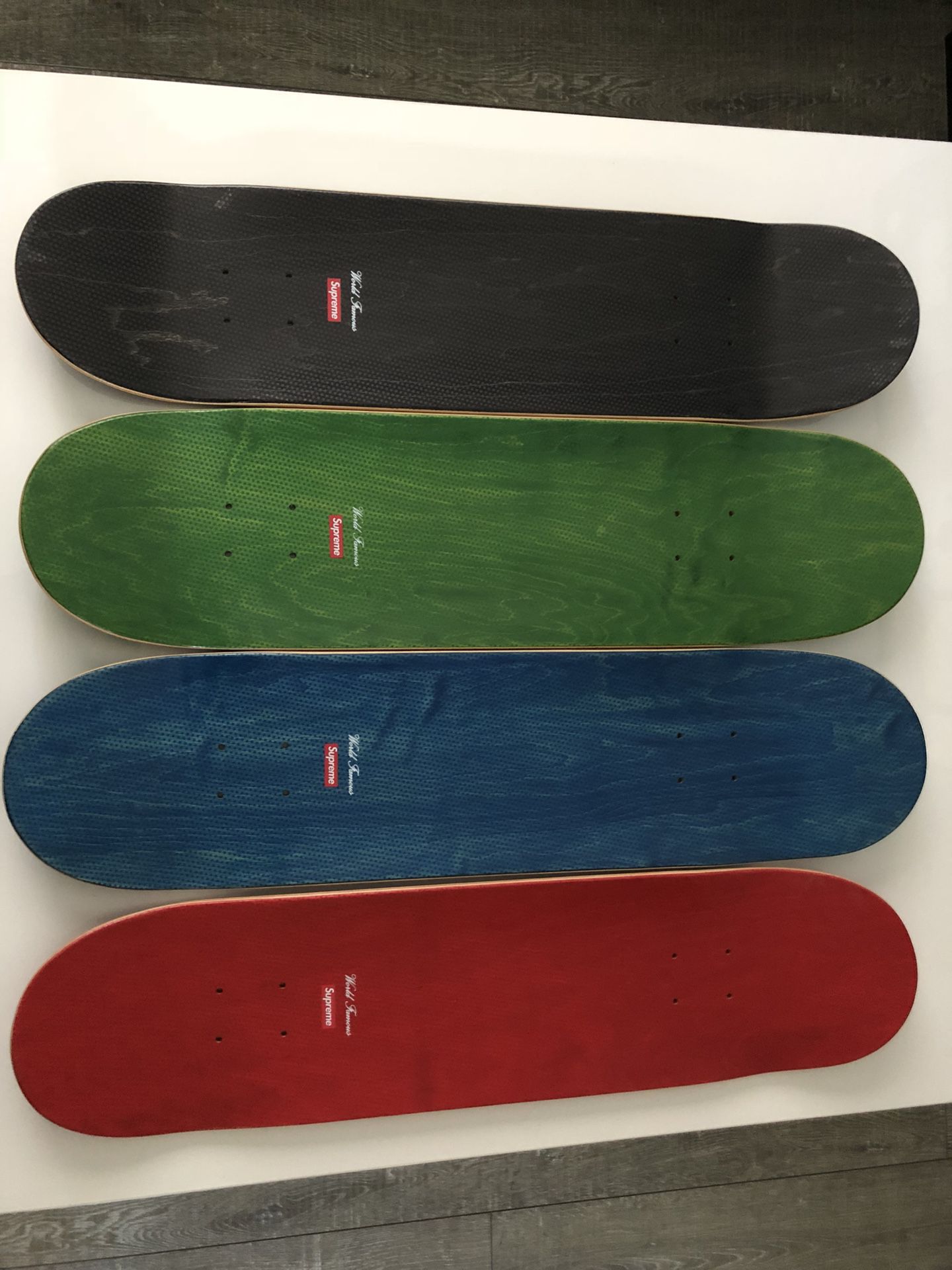 Complete Supreme Skateboard for Sale in Sacramento, CA - OfferUp