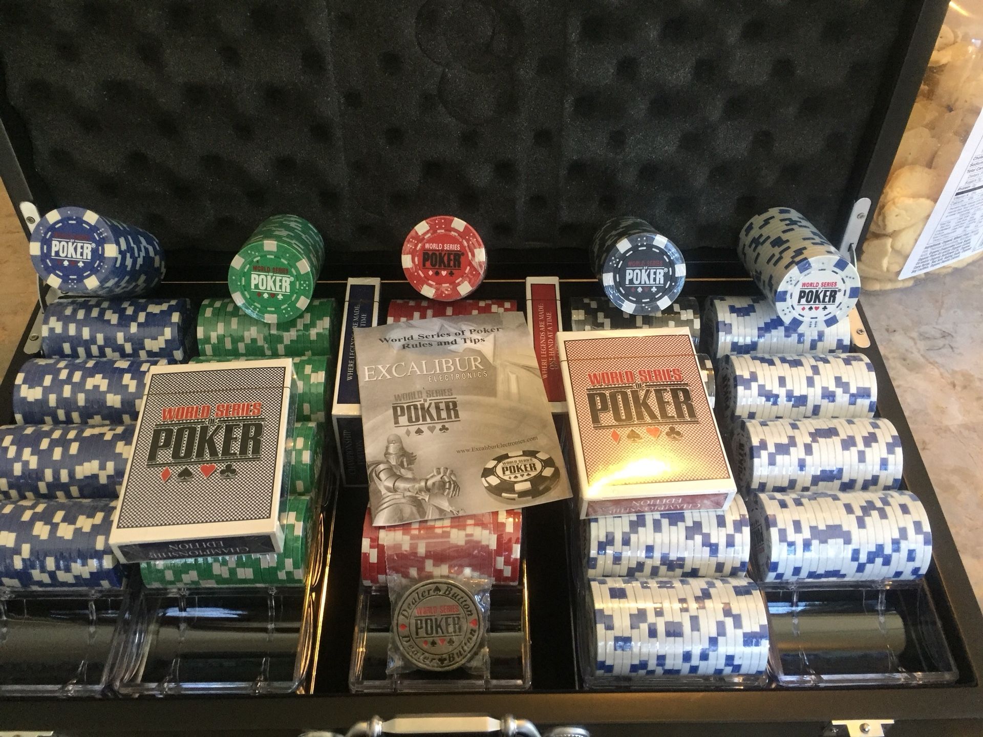 WSOP Professional 500 11.5 gram Poker Chip Set Wood Case Black (obo)