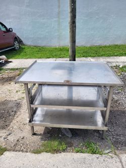 STAINLESS STEEL TABLE
