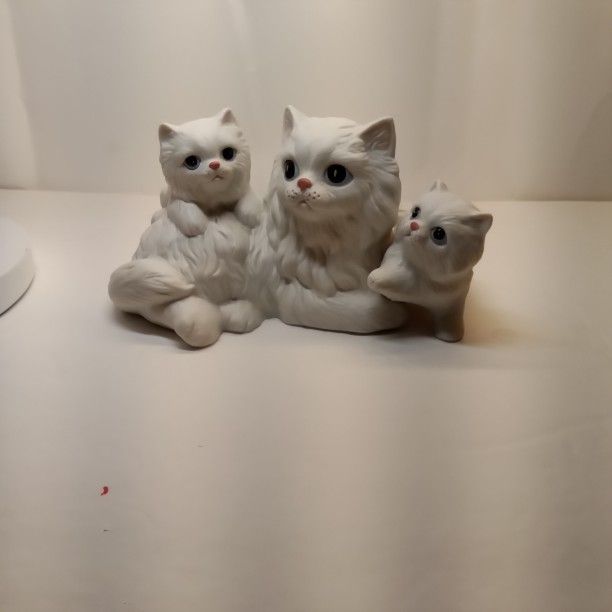 Vintage Homco Persian Cat With Two Kittens Figurine #1412 Longhaired Blue Eyes
