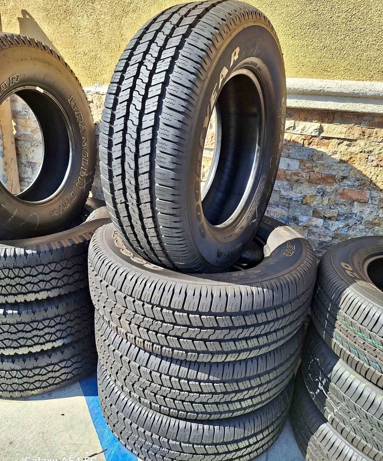 245:70/17 Goodyear Tires Con 80% De Vida Las 4