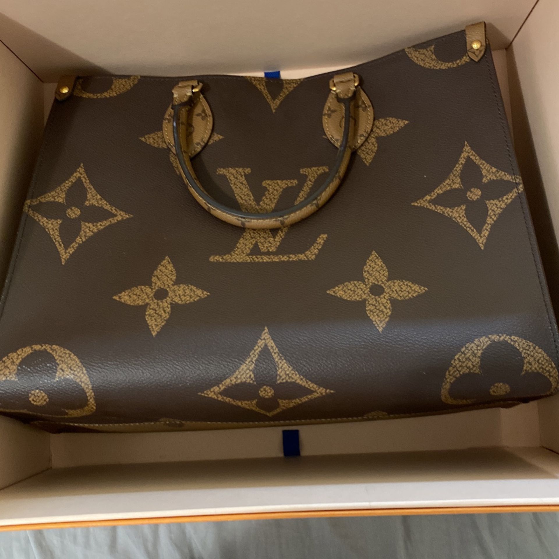 Authentic Louis Vuitton Retiro Handbag Monogram Canvas PM for Sale in  Running Springs, CA - OfferUp