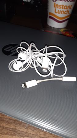 Apple headphones with aux cord adapter