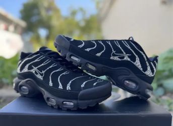 Nike Airmax Plus Black Metallic 