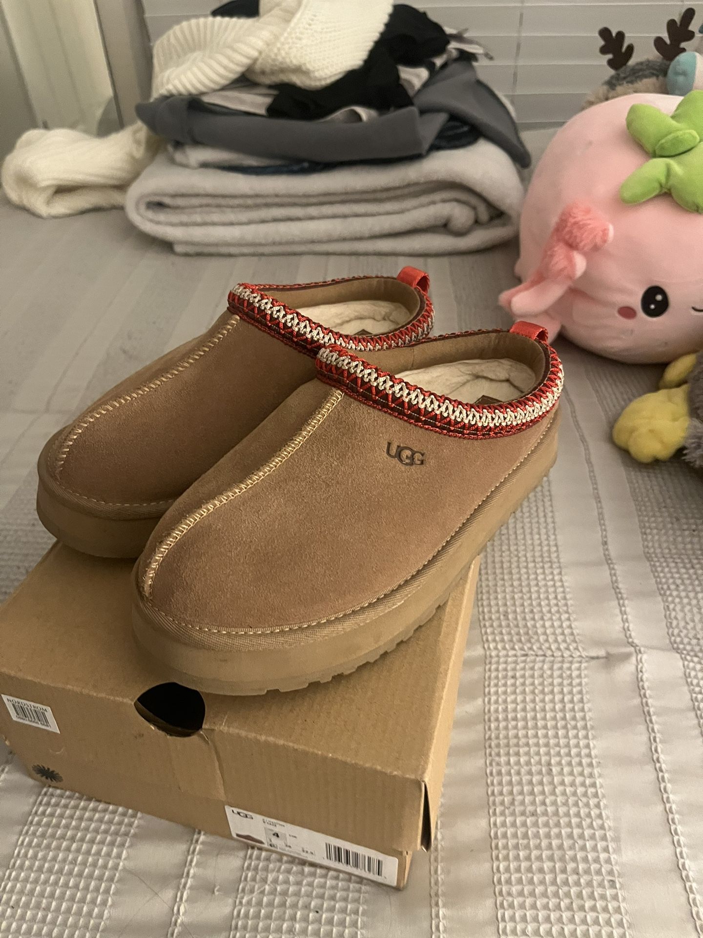 UGG Tazz Kids Size 4