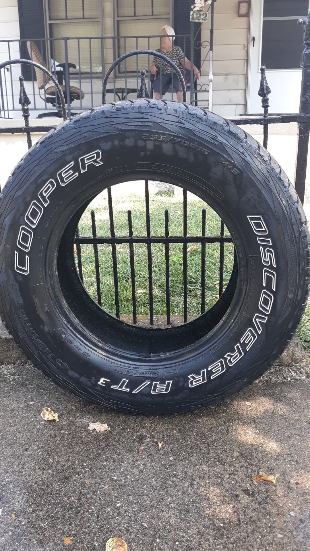 Cooper Discover A/T 235/70R16 in great condition only 20$