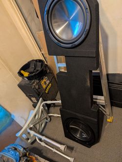 Subwoofers and amp with wires