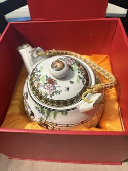 Tea Pot Ceramic New In Box