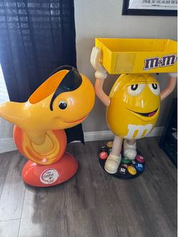 Store display M&M and goldfish