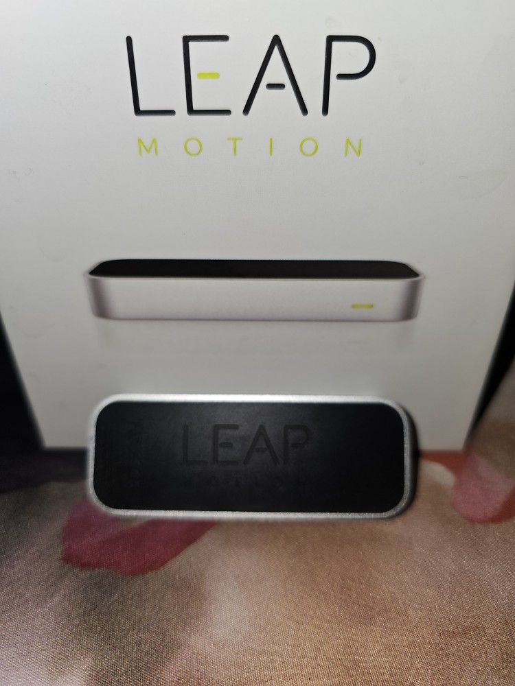 Leap Motion LM-010 Controller Silver (UNIT & Cable W/ Original Packaging Included)
Pre-Owned