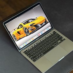 13” MacBook Pro (2020) - QuadCore i7 / 16GB / 500GB