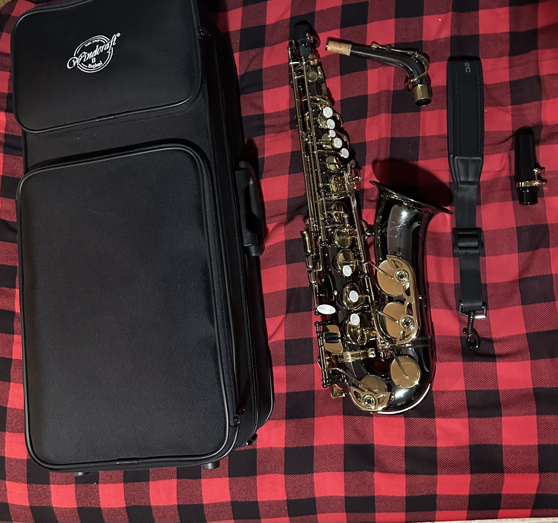 Windcraft WAS-200BL - Black Lacquer Finish - Alto Sax