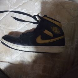 Black metallic gold Air Jordans 1 Mid