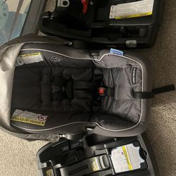 Graco Car seat W/ 2 Bases/strap Covers