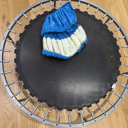 trampoline with cover
