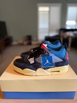 Size 9 Nike Jordan 4 off noir