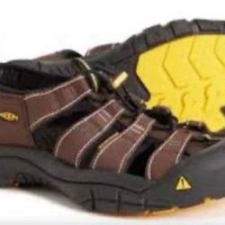 KEEN HIKING SHOES