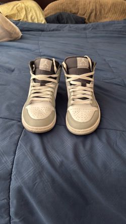 Air Jordan’s size 7.5 Y