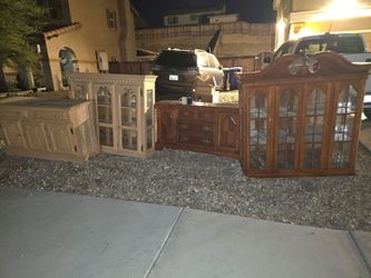 China Cabinet / China Hutch