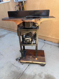 Vintage 7” jointer wide x 35” long x 40” top good condition asking $250
