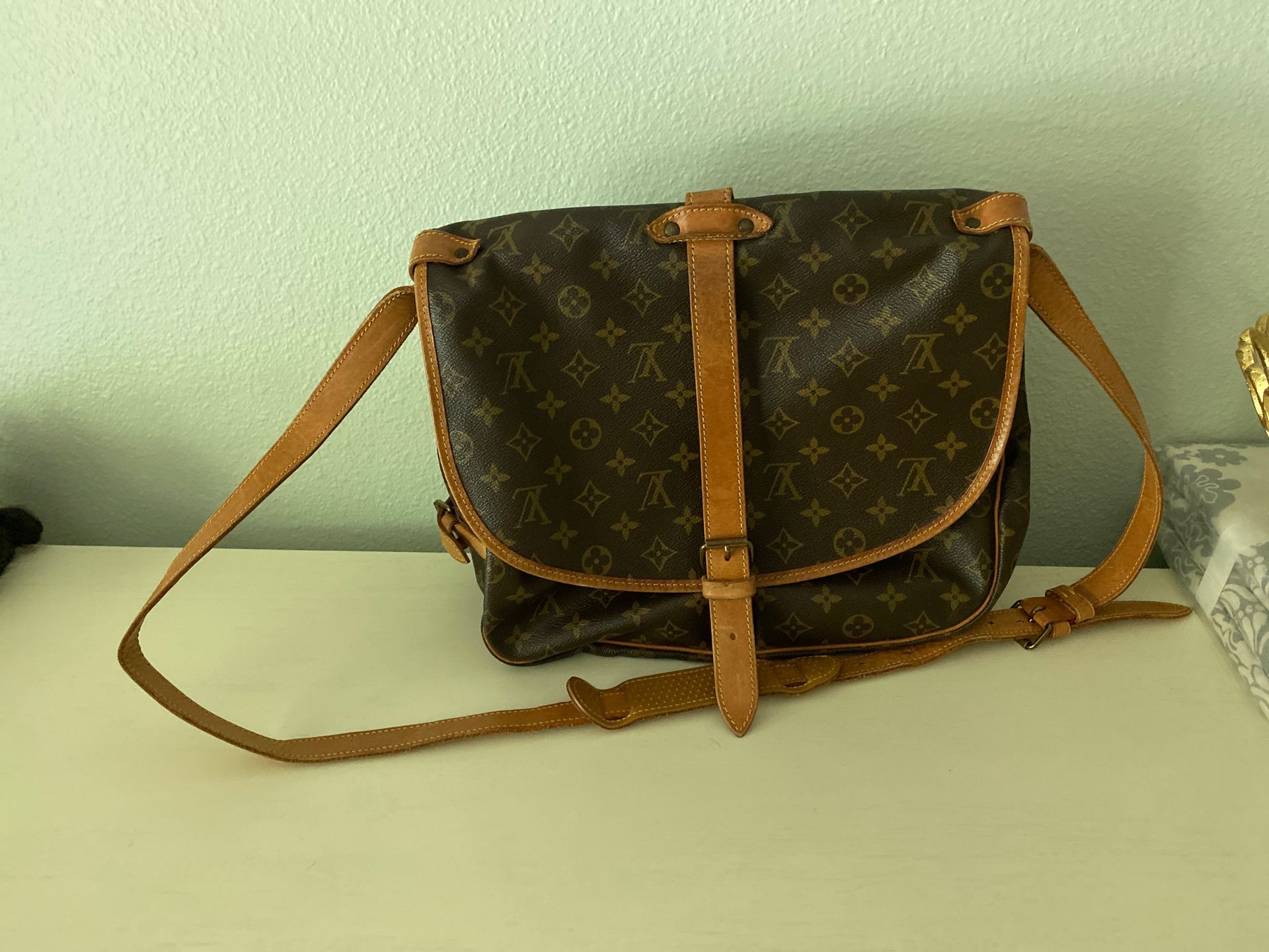 Vintage messenger Louis Vuitton bag