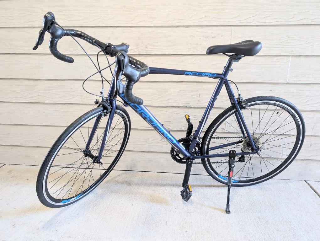 Giordano Acciao - 700c 23" XL frame Road Bike (Like New)