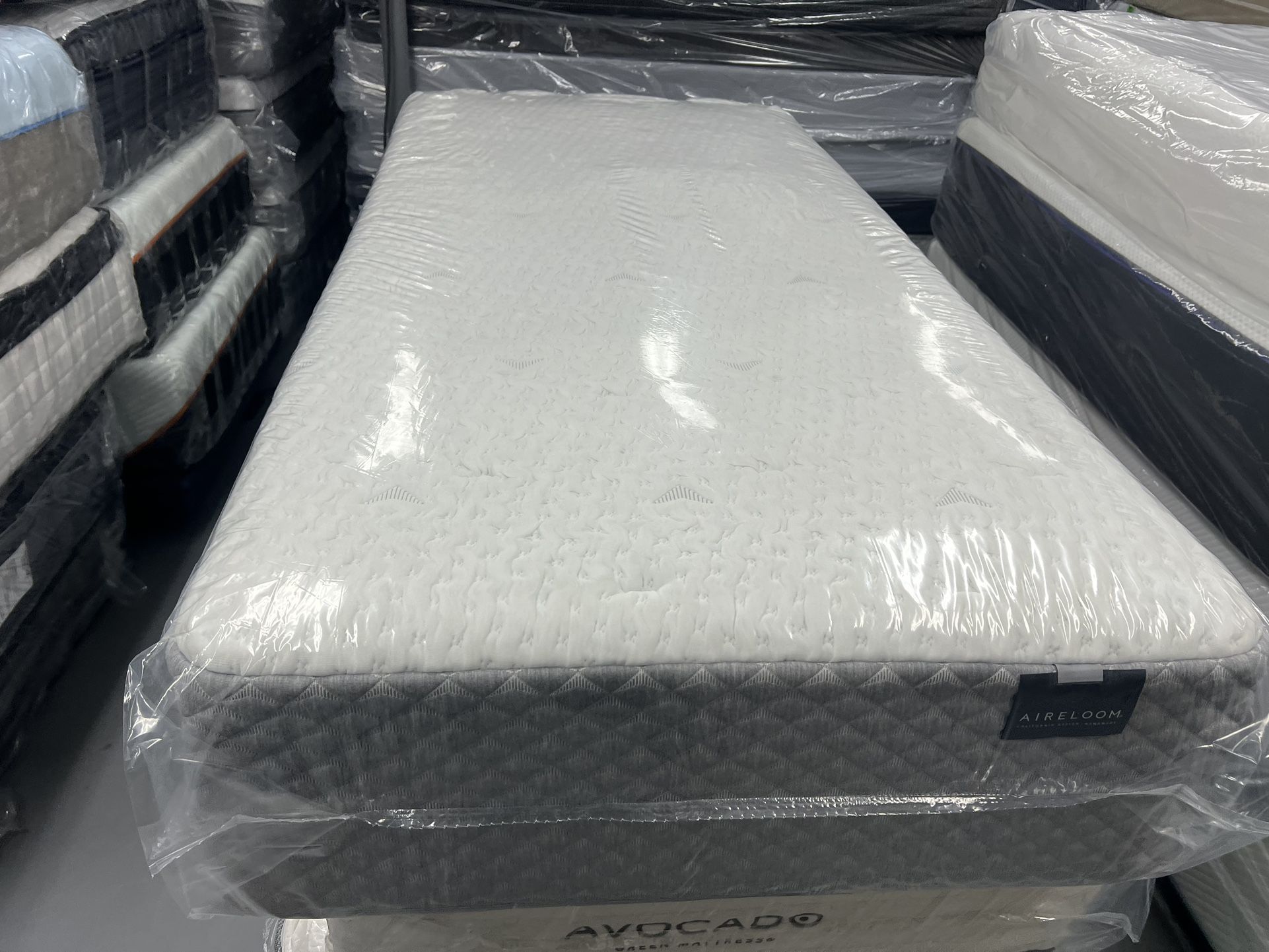TWIN XL KLUFT AIRELOOM HYBRID MATTRESS & BOX SPRING BED SET