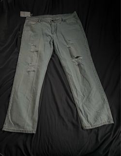 Men's Light Gray Distressed Jeans. Size XXL (40)