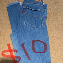 Women’s Levi’s 