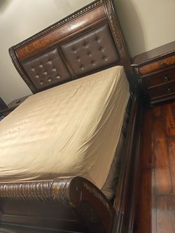 KING BEDROOM SET/ PLEASE READ DESCRIPTION.