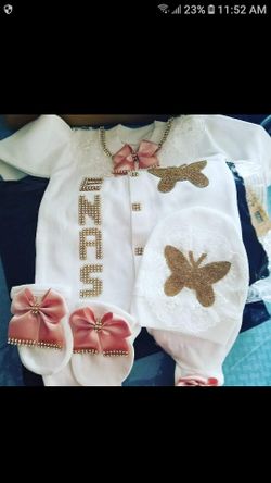 Customized baby outfits with ur baby's name on onesie n blanket
