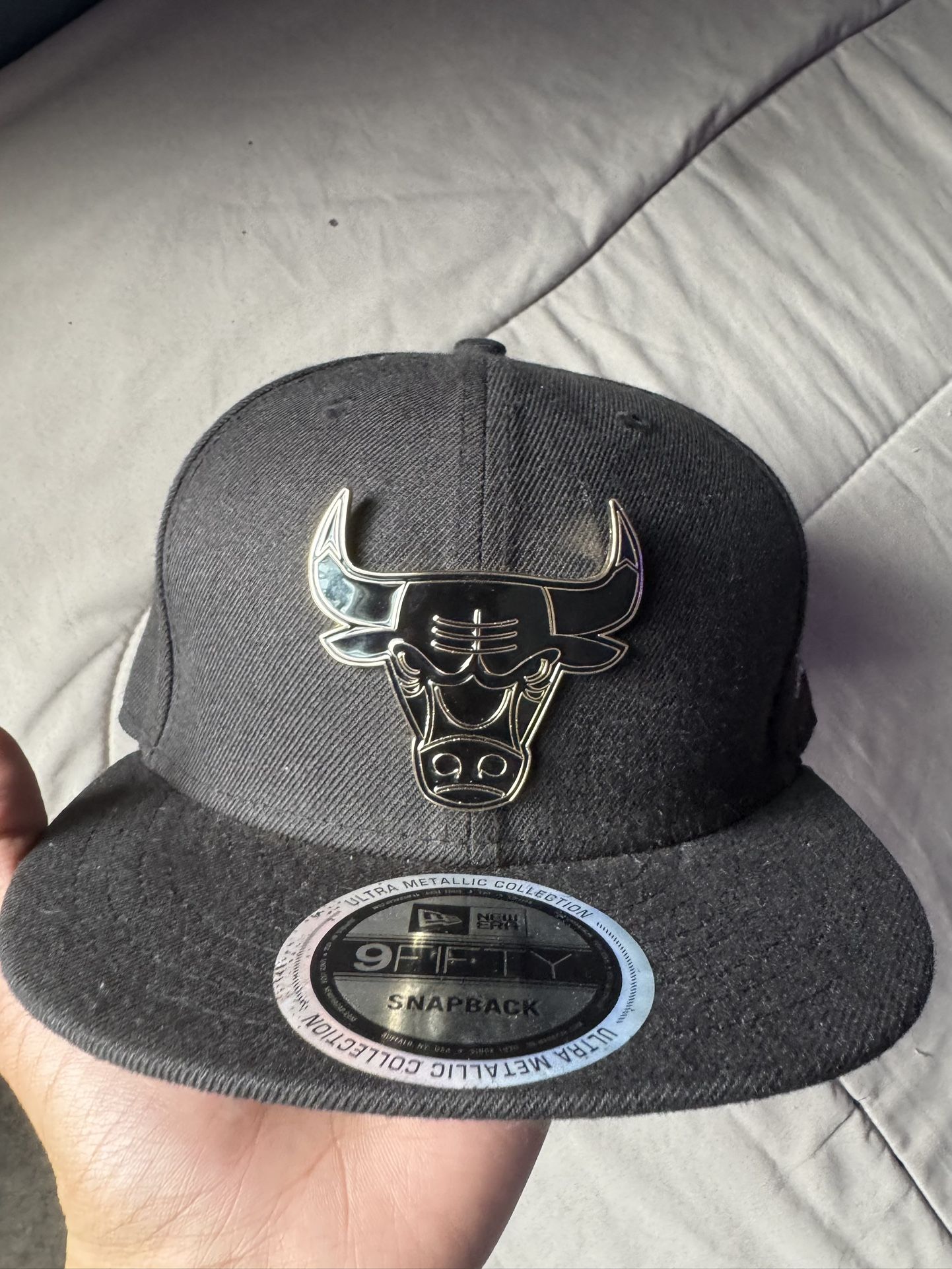 Black Bulls SnapBack THROW OFFER NEED GONE