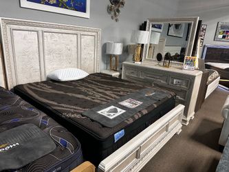 Gorgeous bedroom set! $2699 📲🩷✨